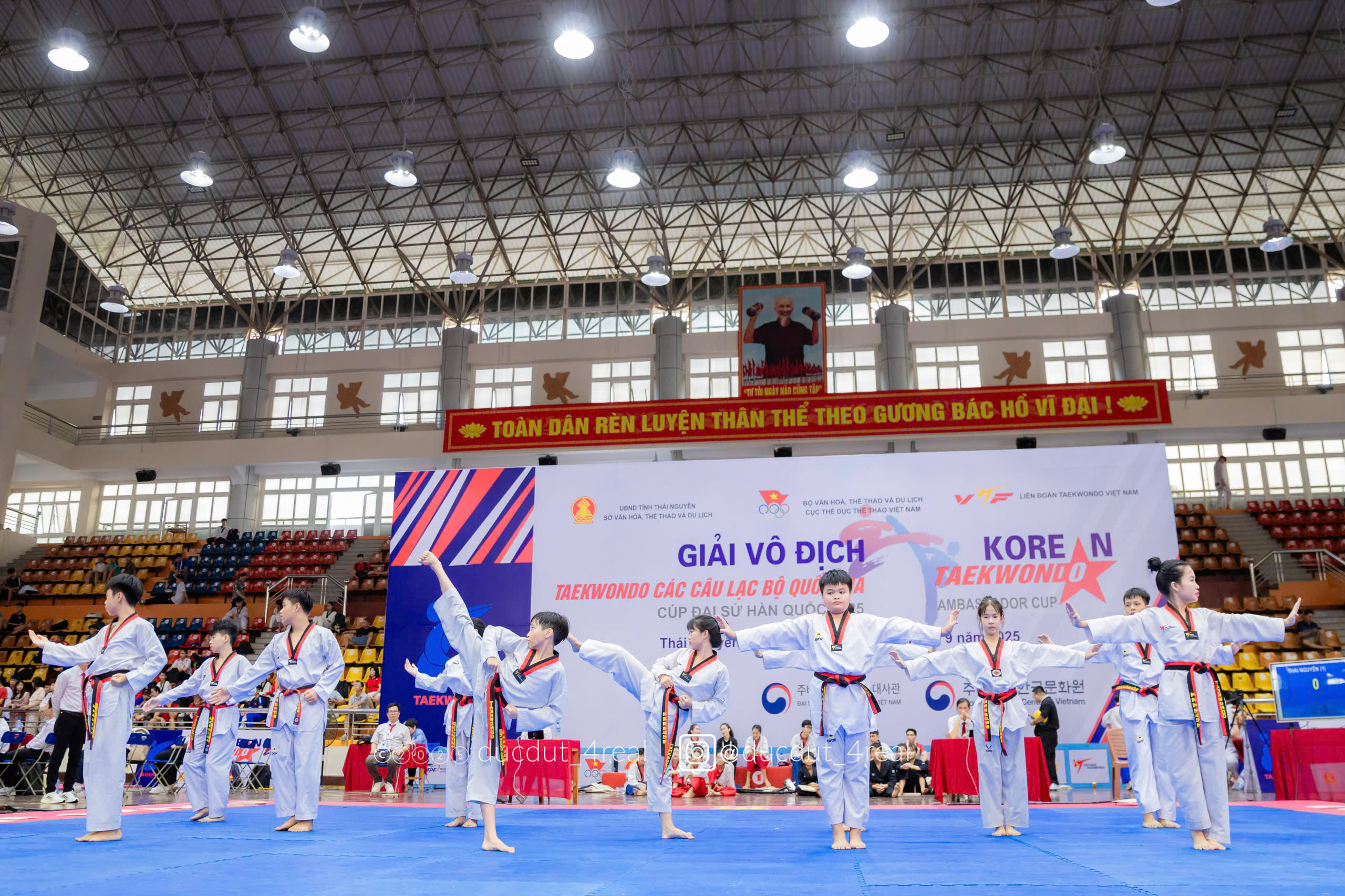Đội hình Thái Hải thi quyền tại giải Taekwondo các câu lạc bộ quốc gia