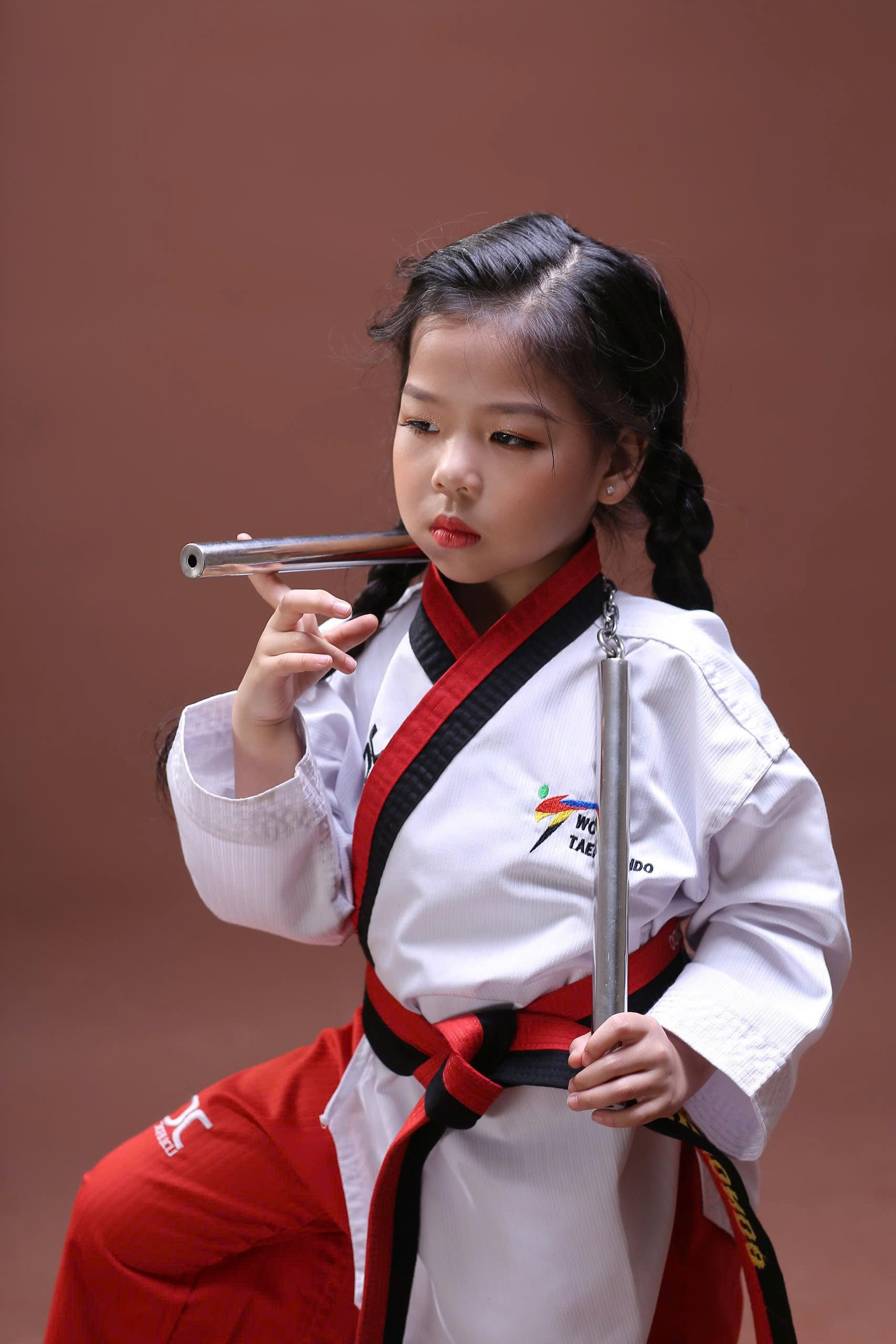 Học viên Thái Hải biểu diễn võ thuật với binh khí
